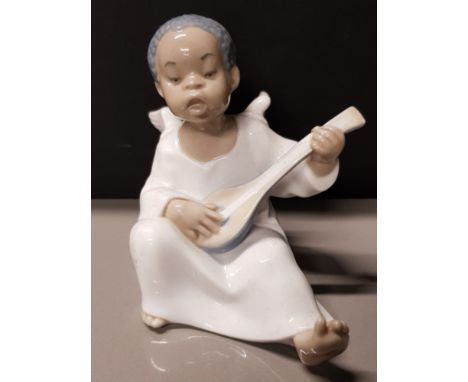 LLADRO FIGURE 4537 ANGEL BLACK PLAYING LUTE WITH ORIGINAL BOX   HEIGHT 11CM