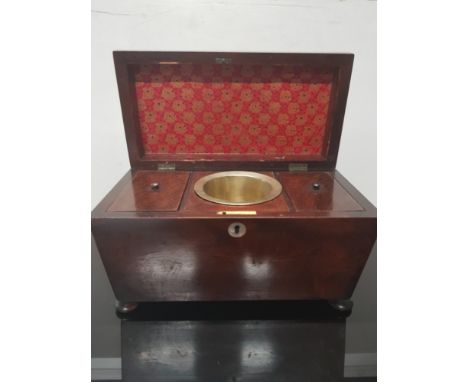 OAK TEA CADDY WITH GLASS CENTRE BOWL