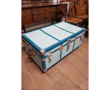 LARGE TRUNK ON WHEELS