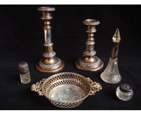 A mixed lot of silver and plated items comprising an Edward VII silver twin handled circular bowl, London, 1905 by the Goldsm