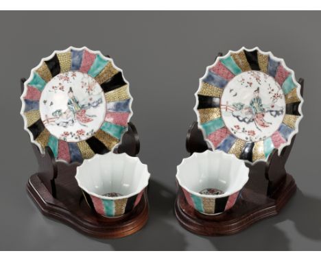 A FINE PAIR OF FAMILLE ROSE TEA BOWLS AND SAUCERS, LATE YONGZHENG TO EARLY QIANLONG PERIODChina, circa 1730-1740. The dishes 