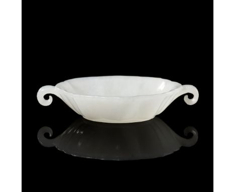 A WHITE JADE MUGHAL-STYLE LOBED BOWL, 18TH CENTURYChina. The shallow washer with petal lobed sides, barbed rim, flanked by sc