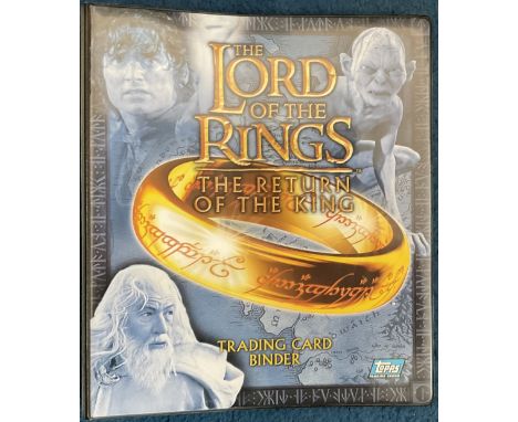 The Lord of the Rings The return of the king trading cards approx. 100, 11 pages inside full of cards. In great condition. We