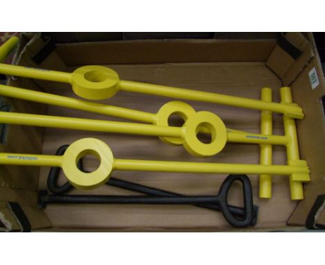 3 pairs of manhole cover lifting tools/keys: 