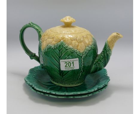 Wedgwood Cauliflower Design teapot: togther with 2 similar plates, height of teapot 15cm 