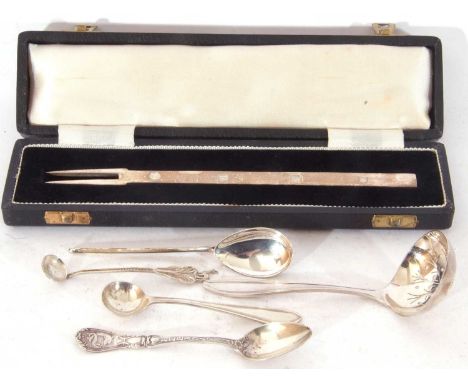 Mixed Lot: cased two-prong fork in 17th century style bearing specimen hallmarks for Sheffield 1960, by Francis Horner (prese