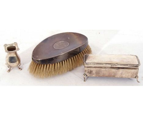 Mixed Lot: George V rectangular silver encased ring box with reed and tie edge to the plain hinged lid, green velvet inset in