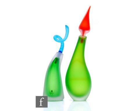 A contemporary Stuart Akroyd studio glass flask and stopper, of curved tapered form, satin glass over green core, with blue g