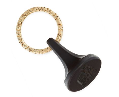 AN ANTIQUE HARDSTONE FOB SEAL PENDANT / CHARM AND JUMP RING, 19TH CENTURY in yellow gold, the black hardstone fob with revers