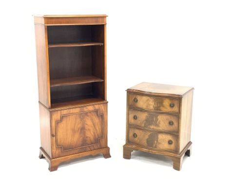 Reproduction mahogany Georgian style small serpentine chest fitted with three drawers on bracket feet (W53cm, H67cm, D42cm), 