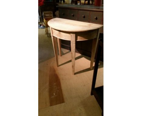 High quality hand made demi-lune table, in solid mango (wax or varnish or could be painted). 76 cm high, 84 cm wide, 45 cm de