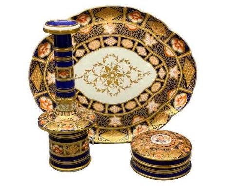 ROYAL CROWN DERBY STYLE IMARI PATTERNED TRAY - 30 x 25cms (6673 marked to the base), lidded trinket box (6673 marked to the b