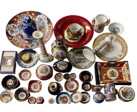 CABINET PORCELAIN &amp; COLLECTABLES - a mixed quantity to include various items of Limoges, Royal Worcester and other commem
