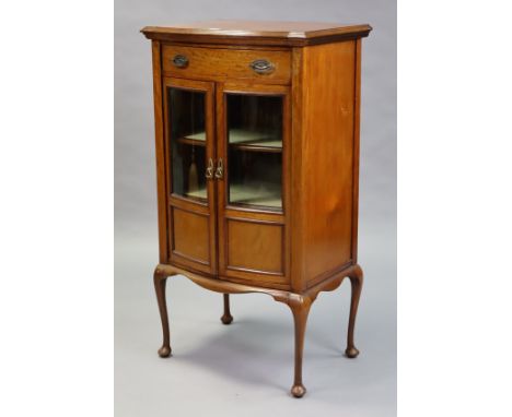 An Edwardian inlaid-mahogany small serpentine-front china display cabinet fitted with a frieze drawer above two shelves enclo