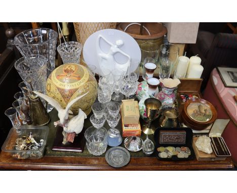 A reproduction Japanese ceremonial sword; a floor-standing lamp; two treen trinket boxes; &amp; sundry other items. 
