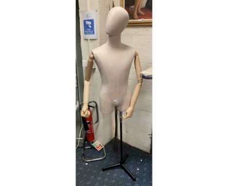 BRAND NEW MANNEQUIN WITH ARTICULATED ARM