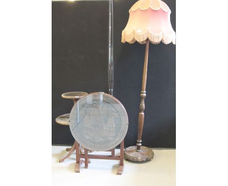 SIDE TABLES/FIRESCREEN AND LAMP - an ornately carved Chinese glass toped folding side table/fire screen predominantly featuri