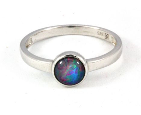 A 9ct white gold opal doublet set ring, (Q.5).