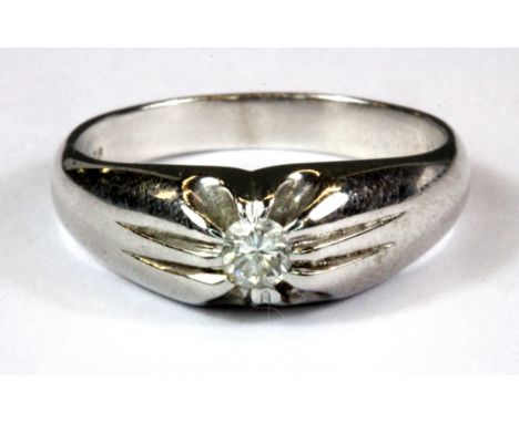 A gentleman's 18ct white gold diamond set solitaire ring, (W).