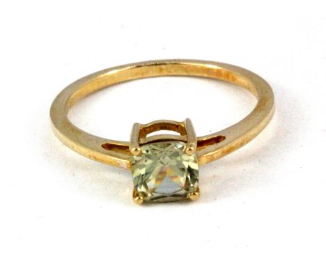 A 9ct yellow gold citrine set ring, (Q).