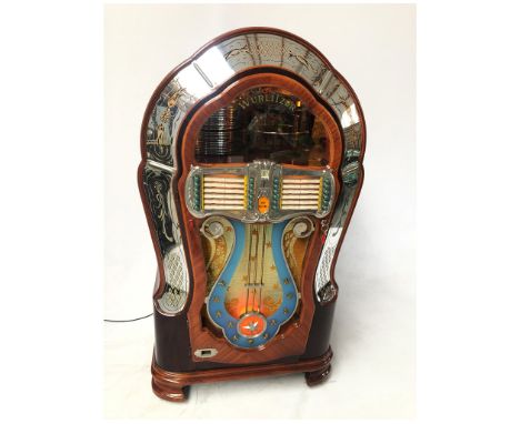Wurlitzer 1080 'The Harp' classic jukebox from 1947 in perfect, ready-to-play condition. Record changer for 24 78rpm records,