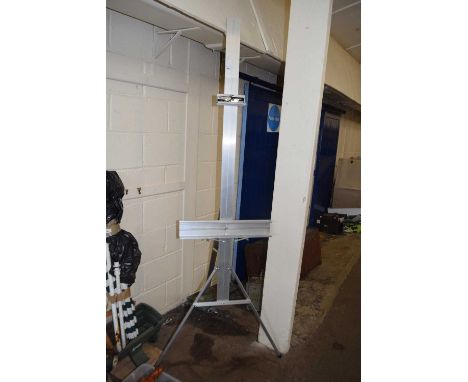 An aluminium folding easel