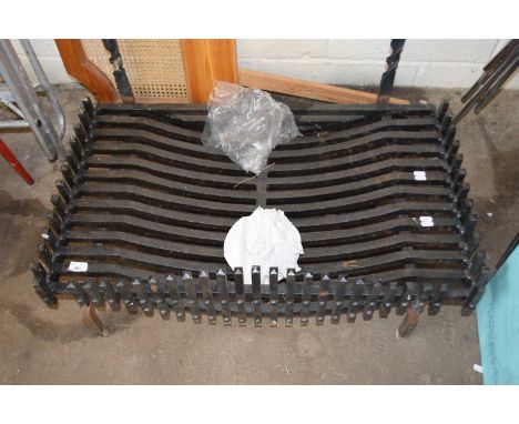 Large cast iron grate, approx 89cm wide