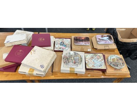 Selection of 20 boxed collectors plates includes Davenport and Royal Worcester etc 