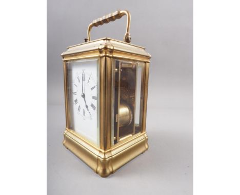 A French gilt and brass repeating carriage clock with bevelled glass, white enamelled dial and Roman numerals, 5 3/4" high Co