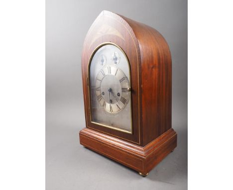 An Edwardian mahogany and line inlaid arch topped mantel clock with silvered dial and Roman numerals, 16" high 