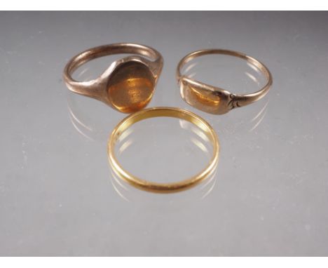 A 22ct gold wedding band, size S, 2.7g, a 9ct gold signet ring, size S, 2g, and a yellow metal signet ring, size O, 5.6g 