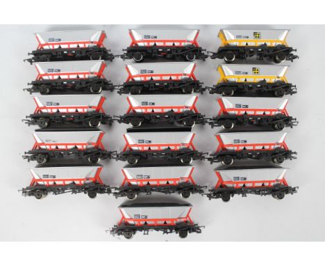 Hornby - A collection of 16 x unboxed OO gauge HAA Hopper wagons # L5260. They show signs of use, one has a broken off buffer