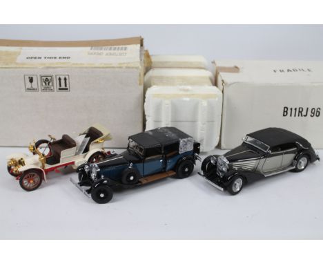 Franklin Mint - 3 x vehicles in 1:24 scale, a 1:24 scale Rolls Royce Phantom I, Maybach Zeppelin and a Mercedes Simplex. The 