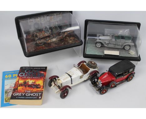Franklin Mint, Bburago - A mixed collection of 1:24 scale and 1:18 diecast vehicles. Lot includes a custom made, unique 'Barn