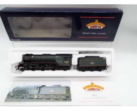 Bachmann - an OO gauge model V2 class 2-6-2 locomotive and tender 'Green Arrow', running no 60800, BR green lined livery, # 3
