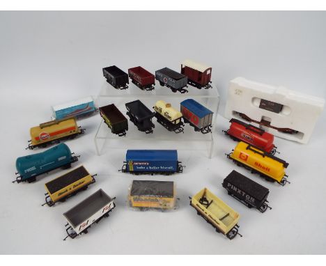 Hornby - Triang - Other - An unboxed rake of 19 items of freight rolling stock. Lot includes Hornby Shell Tanker; Hornby 'OXO