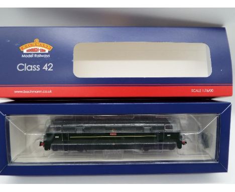 Bachmann - an OO gauge 21DCC model class 42 diesel locomotive, 'Hermes' running no D823, green, # 32-052A, appears m in m win