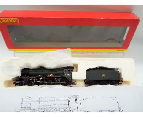 Hornby - an OO gauge model 4-6-0 class B17/4 locomotive and tender 'Arsenal' running no 61648, BR livery, # R 2532, appears e