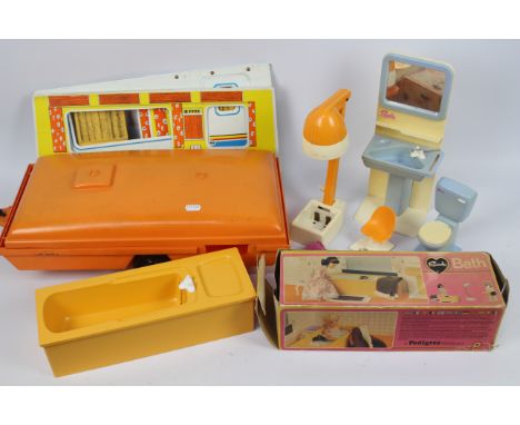 Sindy - Vintage Sindy caravan with orange top and base, battery operated hairdryer, boxed orange bath in good condition with 