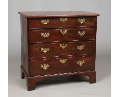 A George III mahogany bachelors chest with oak lined drawers. Having reeded mouldings, fitted top drawer, cock beading, origi