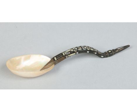 An eastern mother of pearl spoon, with carved scrolling horn handle further inlaid with mother of pearl, 20.5cm. Condition Re