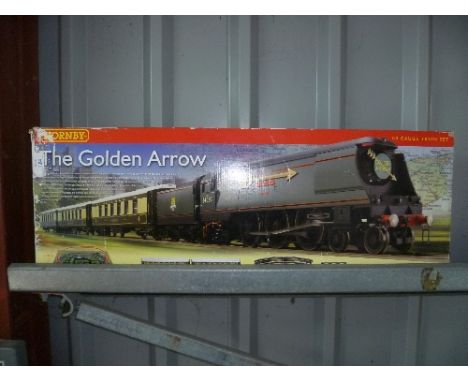 Hornby '00' gauge 'The Golden Arrow' train set, comprising BR West Country locomotive No.34039 'Boscastle', three Pullman 1st