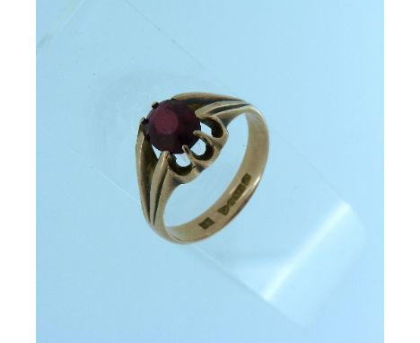 A 9ct gold and ruby Ring. THIS LOT WILL BE SOLD ON SATURDAY 12TH SEPTEMBER STARTING AT 10.30AM UK TIME 