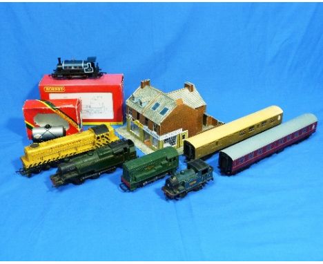 '00' gauge model railways, including R.2361 0-4-0 ST Industrial Locomotive, boxed, four boxed wagons and coaches, Bachmann bo
