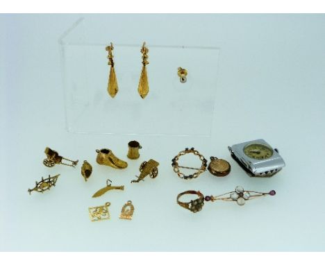 A small collection of Charms, two in yellow gold marked 585, one the 'Lion of England', the other a ferris wheel marked 'Wien