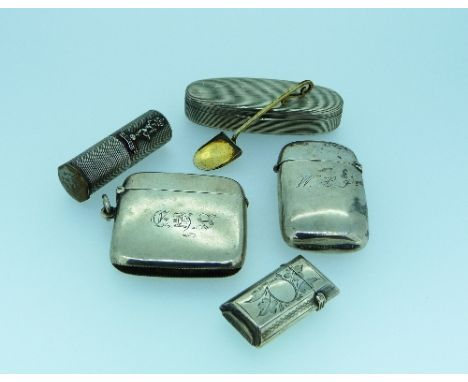A continental silver-gilt Snuff Box with shovel-shaped spoon, by Appay, Paris, impressed maker's mark 'G.A.S.', of reeded ova