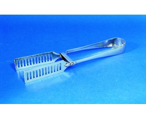 A pair of Victorian silver Serving Tongs, by William Hutton & Sons, hallmarked London, 1895, with plain handles and pierced r