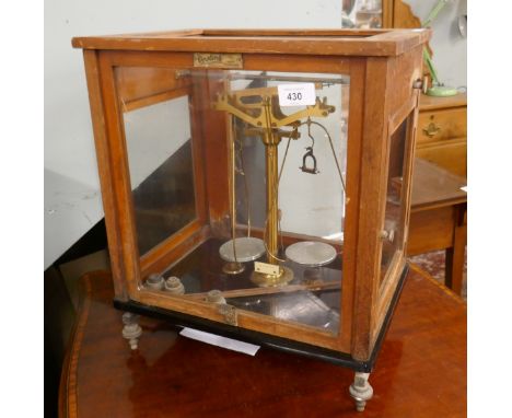 Cased scientific scales 