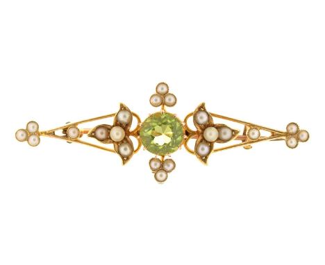 A peridot and split pearl bar brooch, c1900, in gold, 43mm, unmarked, 3.8g Very slight wear on facets of peridot when examine