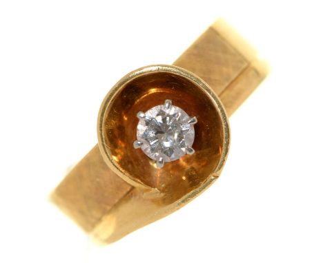 A diamond solitaire ring, with round brilliant cut diamond, in 18ct gold, Birmingham 1969, 8g, size M Light wear